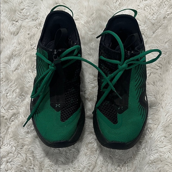 Nike Black and Green Athletic Basketball Shoes Men’s Size 7 - Picture 2 of 6